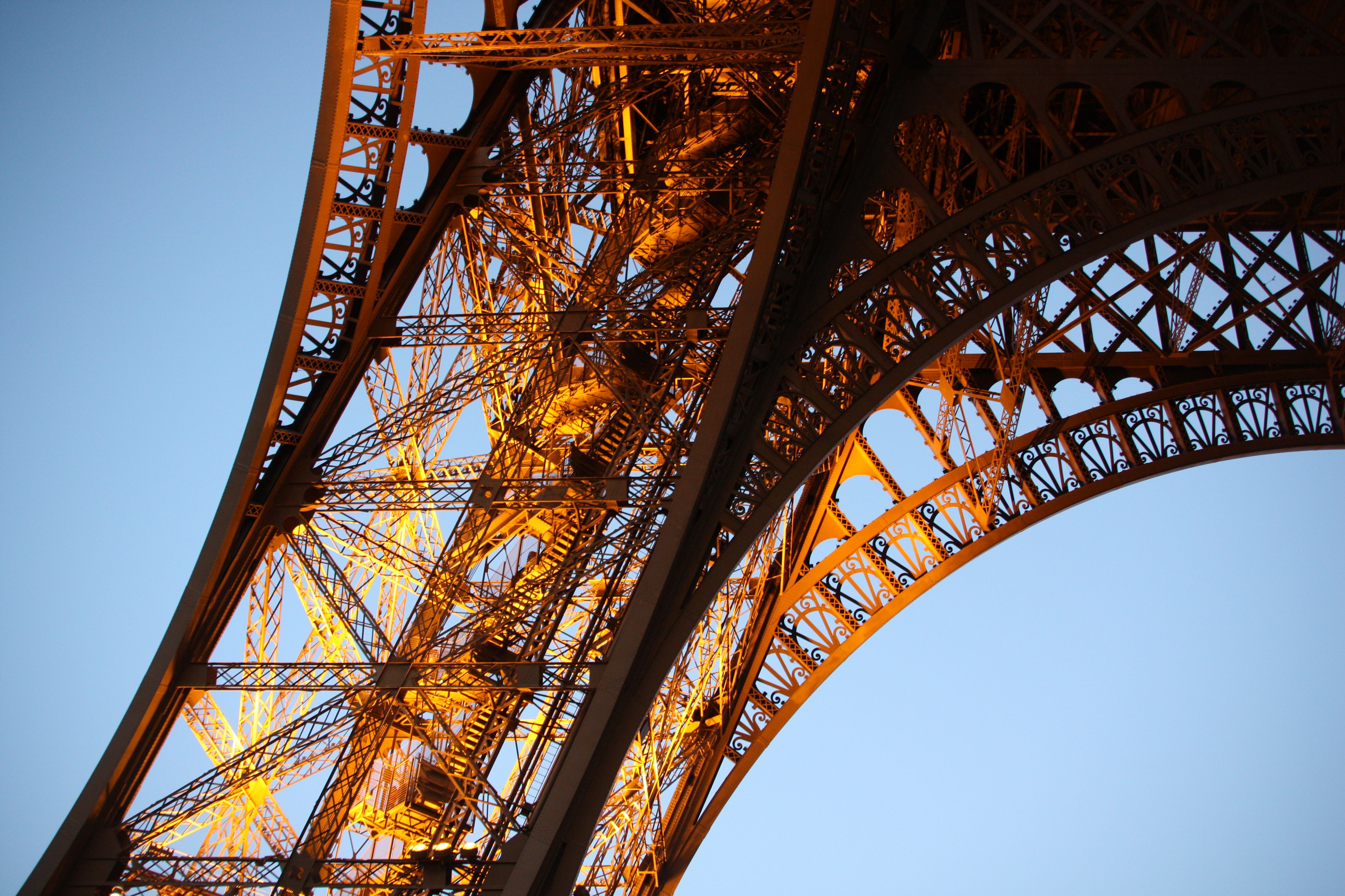 WIEDER EINMAL EINE KRISE? Zeitschrift Luxemburg